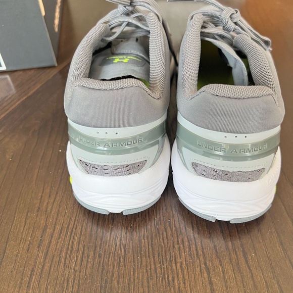 Brand new under armour runners - Picture 4 of 8